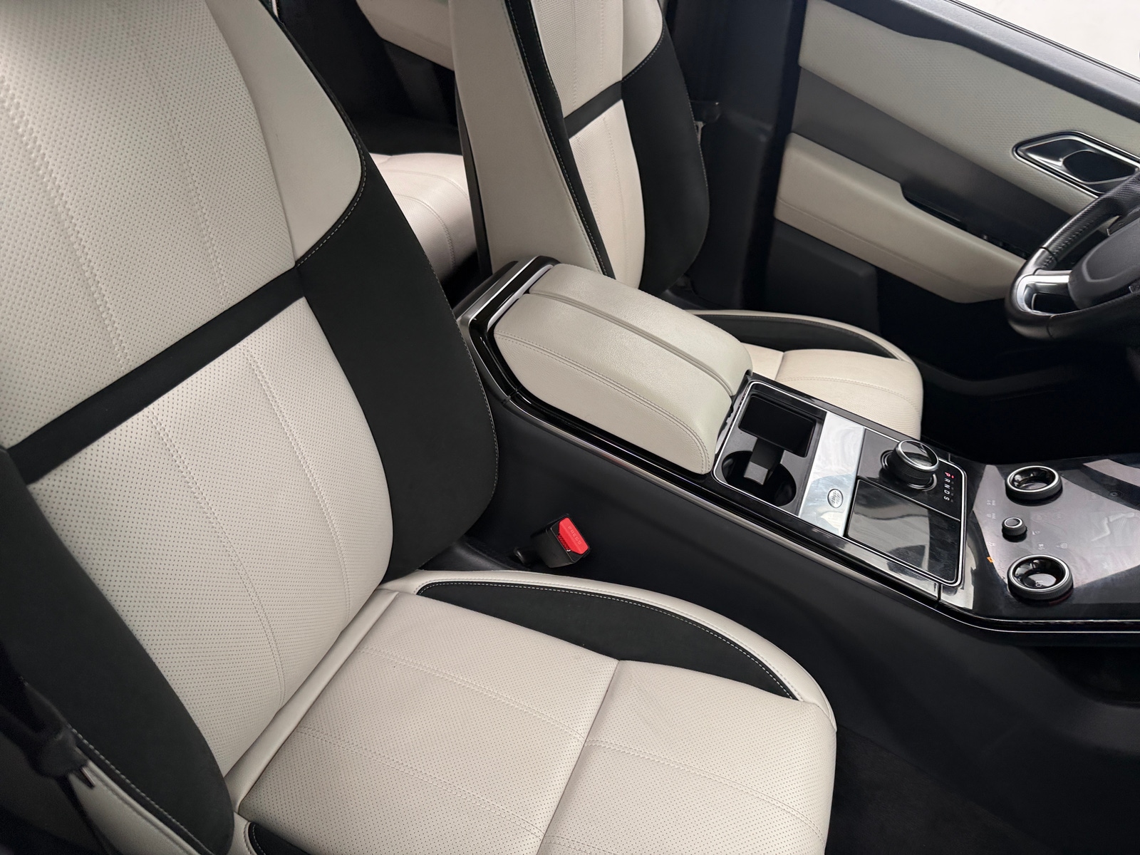 Thumbnail: 2020 Land Rover Range Rover Velar - 2