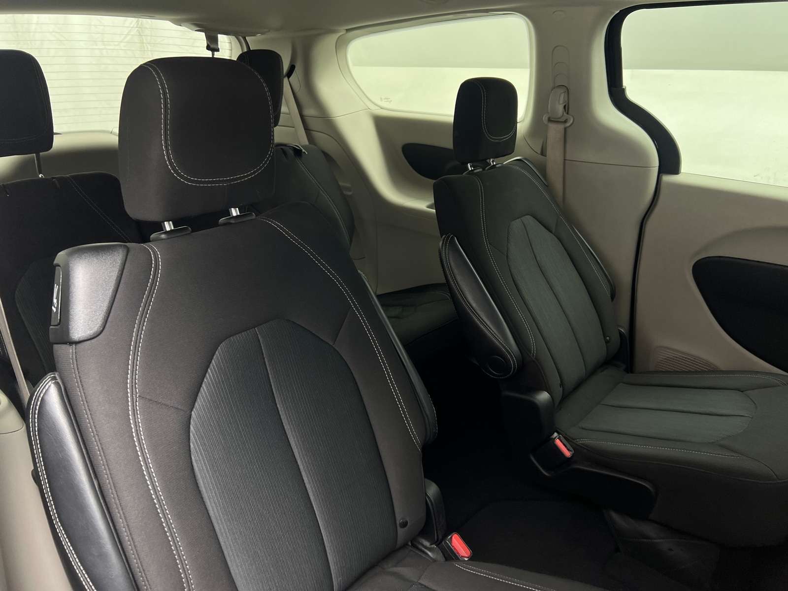 Thumbnail: 2023 Chrysler Voyager - 6