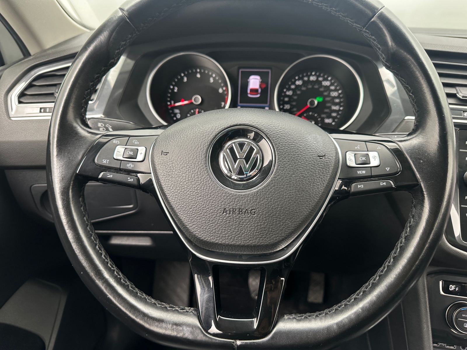 Thumbnail: 2019 Volkswagen Tiguan - 4