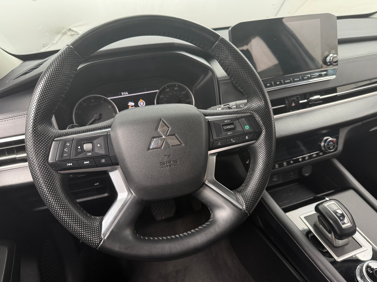 Thumbnail: 2024 Mitsubishi Outlander - 4