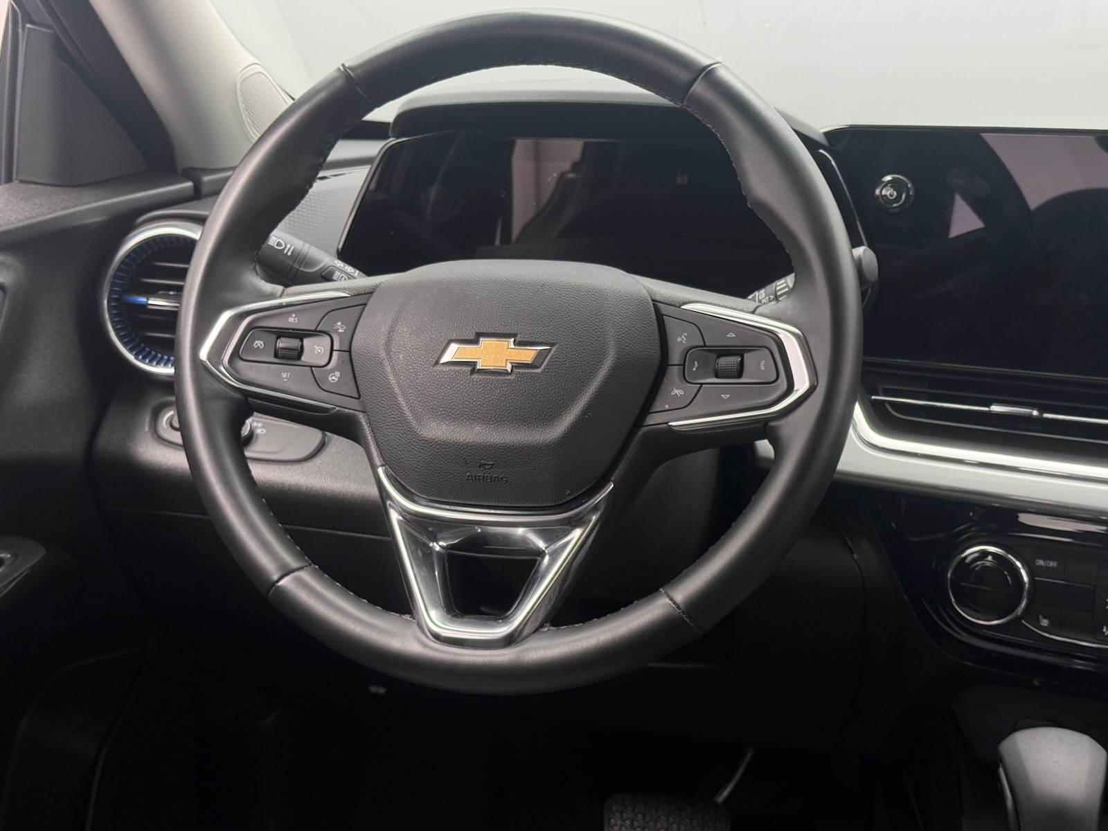 Thumbnail: 2025 Chevrolet Trax - 4