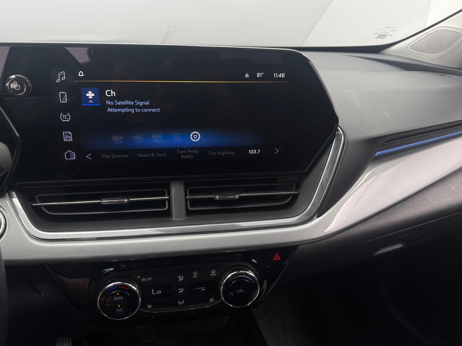 Thumbnail: 2025 Chevrolet Trax - 3