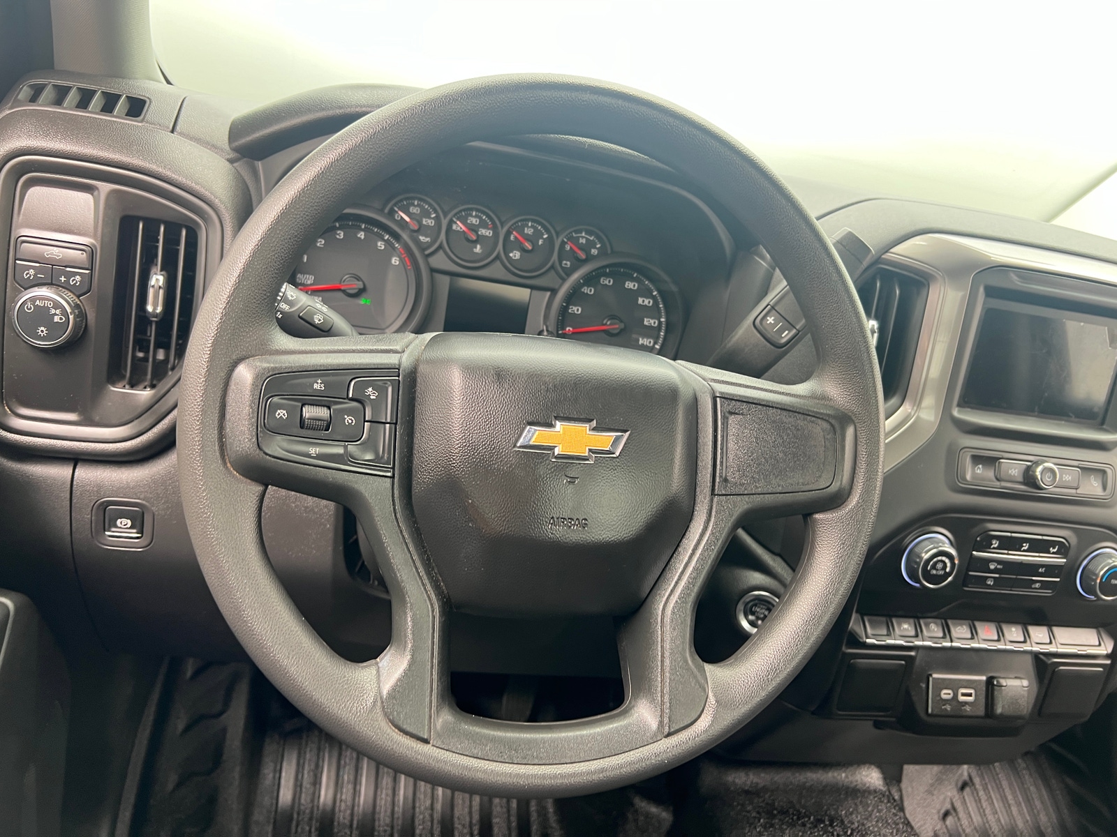 Thumbnail: 2025 Chevrolet Silverado 1500 - 5