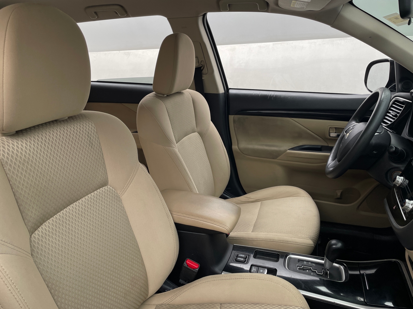 Thumbnail: 2020 Mitsubishi Outlander - 2