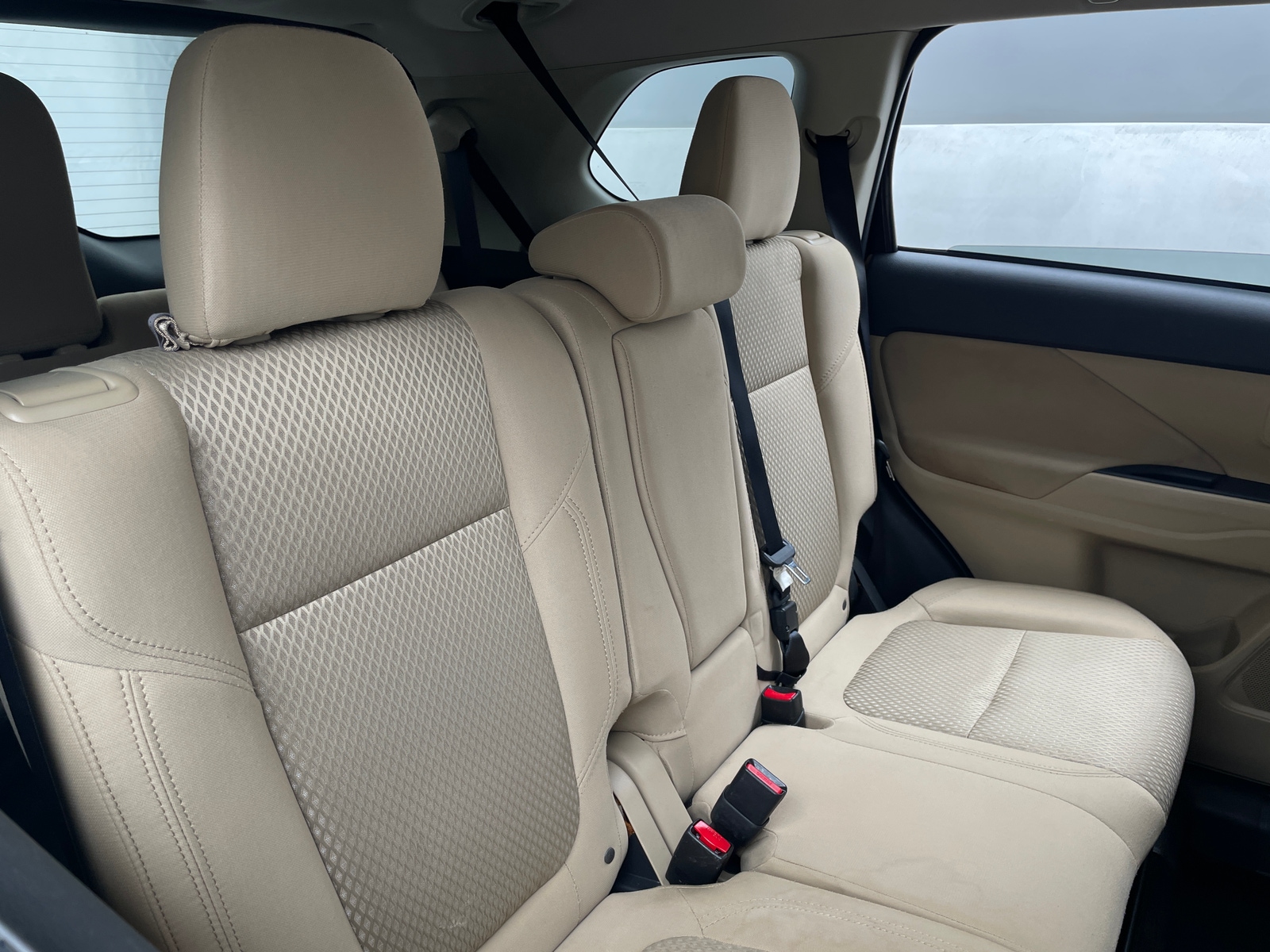 Thumbnail: 2020 Mitsubishi Outlander - 6