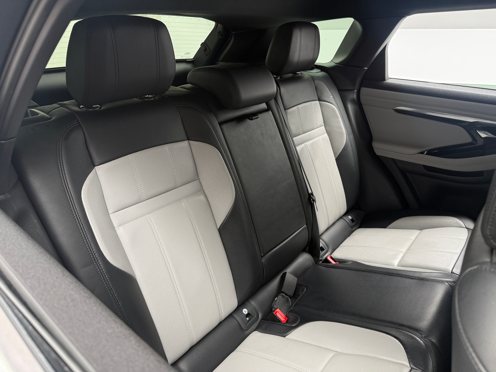 Thumbnail: 2021 Land Rover Range Rover Evoque - 5