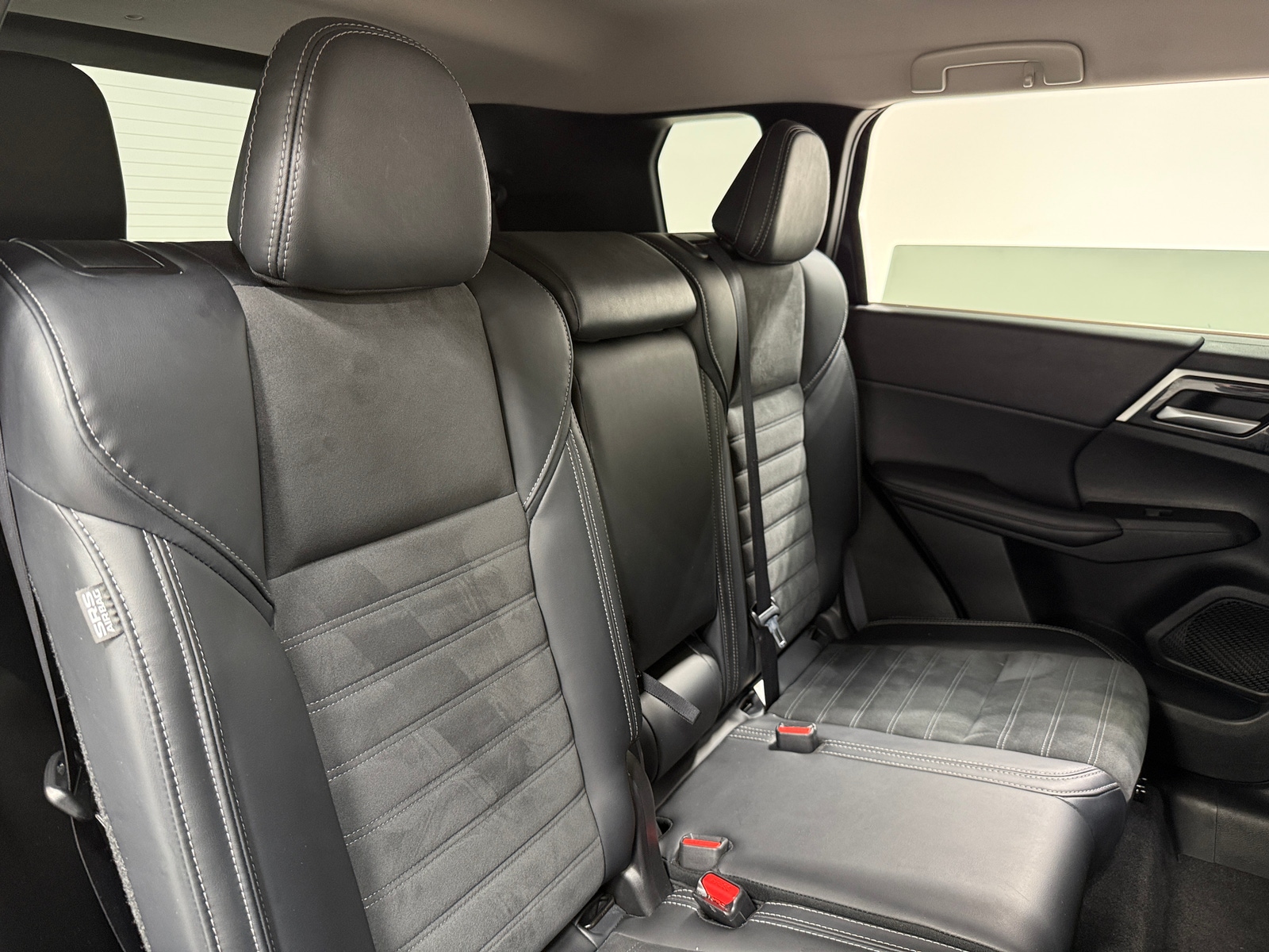Thumbnail: 2024 Mitsubishi Outlander - 5