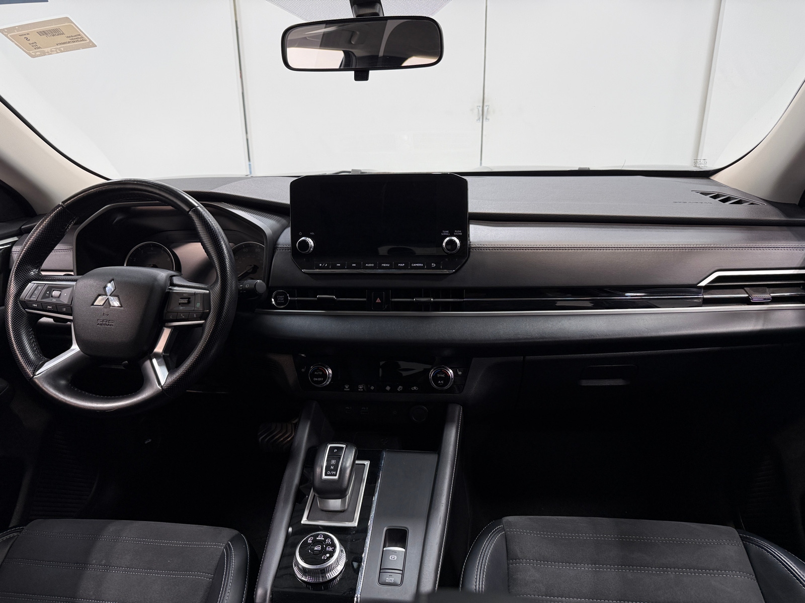 Thumbnail: 2024 Mitsubishi Outlander - 2