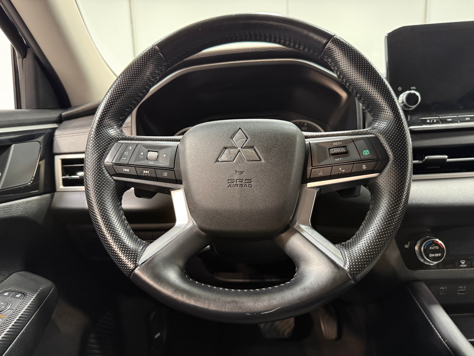 Thumbnail: 2024 Mitsubishi Outlander - 4