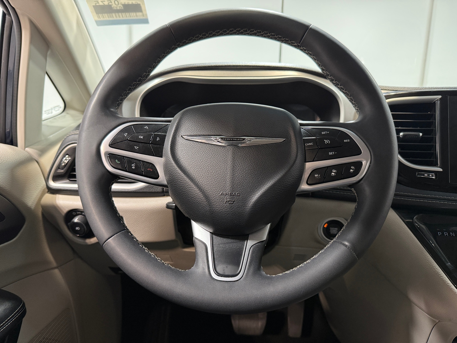 Thumbnail: 2022 Chrysler Pacifica - 4