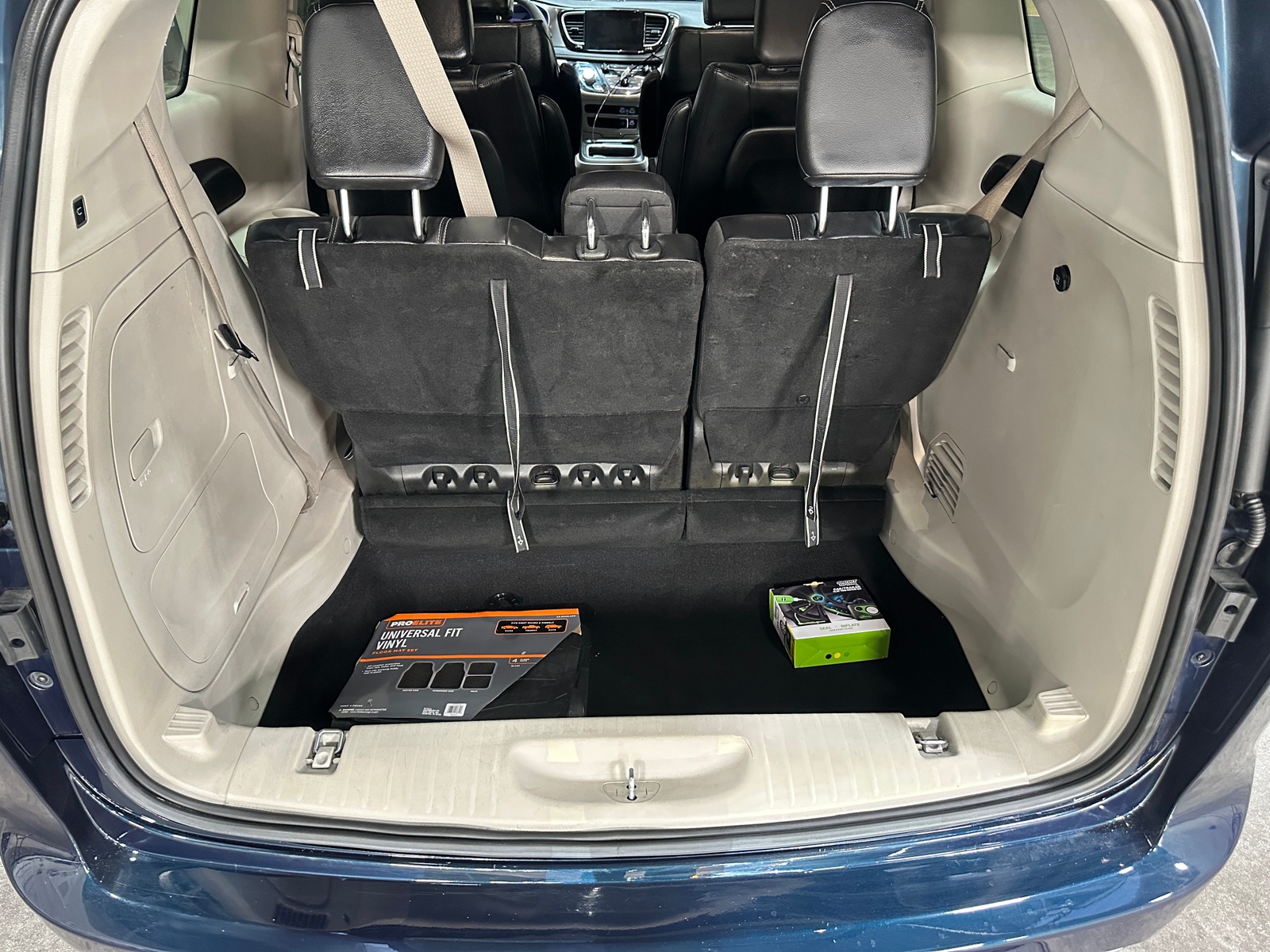 Thumbnail: 2022 Chrysler Pacifica - 6