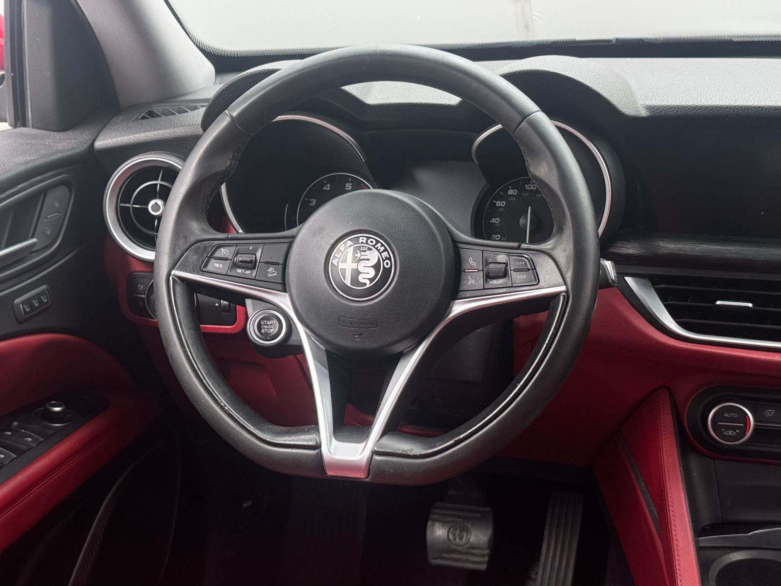 Thumbnail: 2019 Alfa Romeo Stelvio - 4