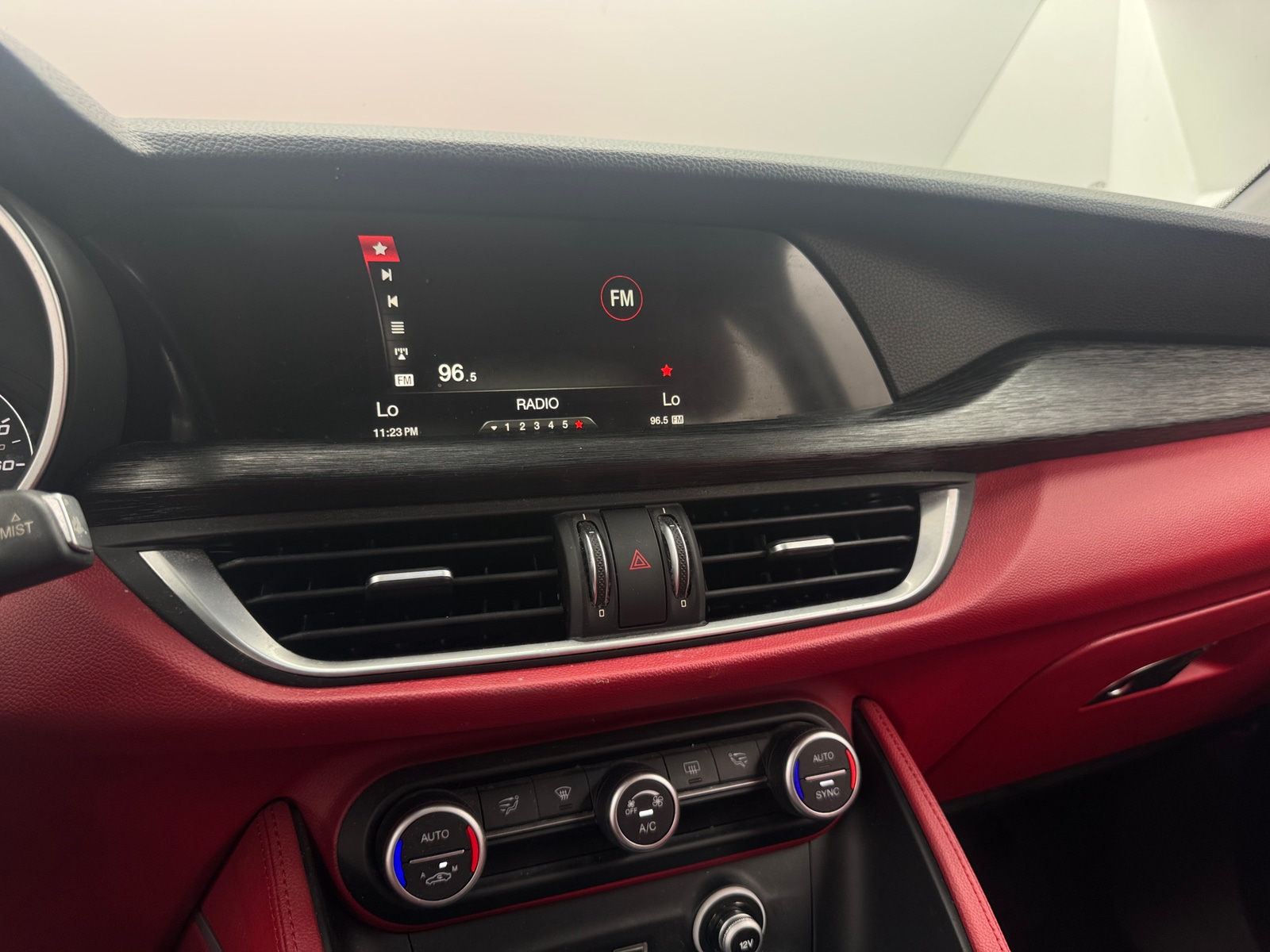Thumbnail: 2019 Alfa Romeo Stelvio - 3