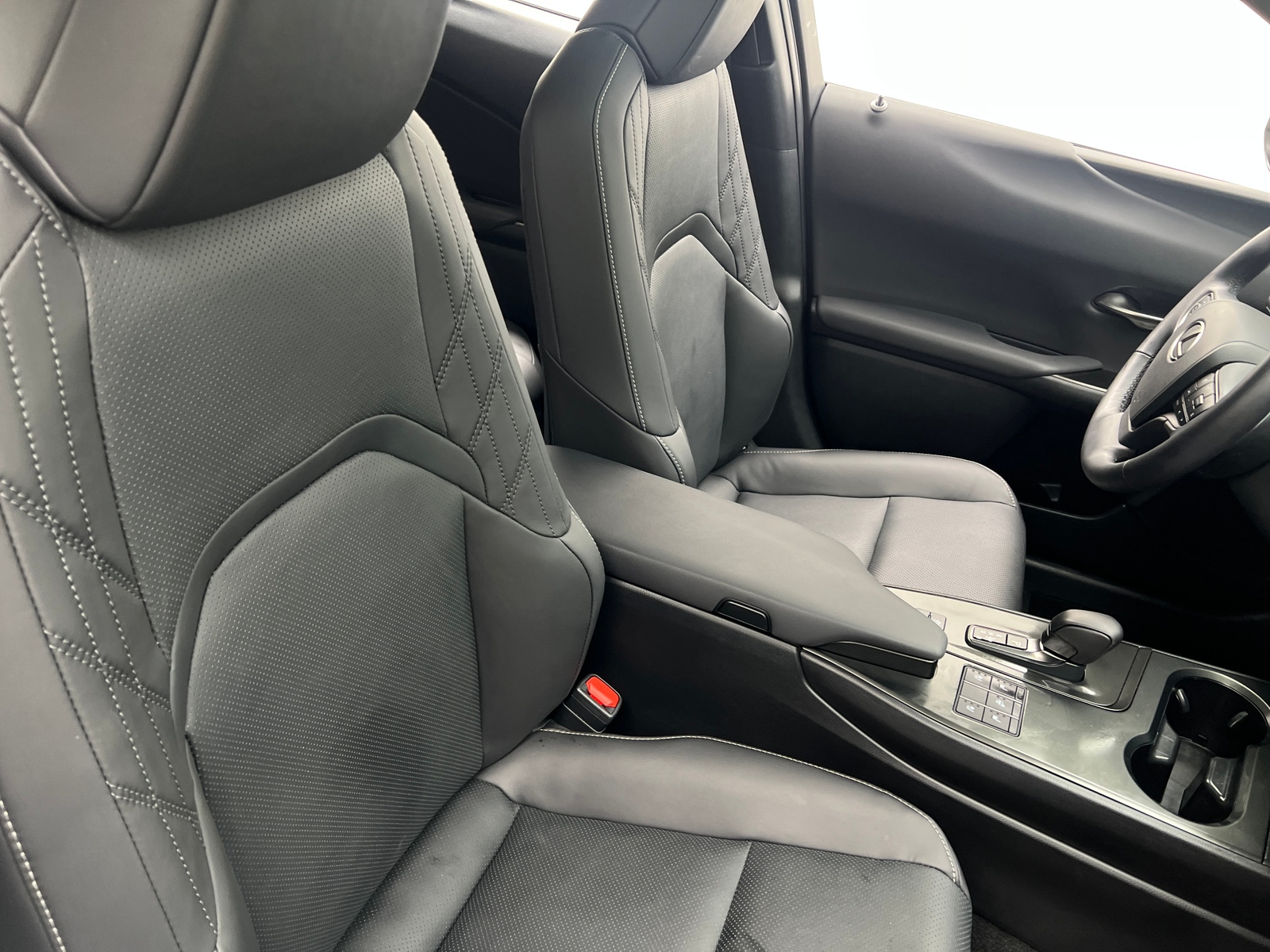 Thumbnail: 2025 Lexus UX - 2