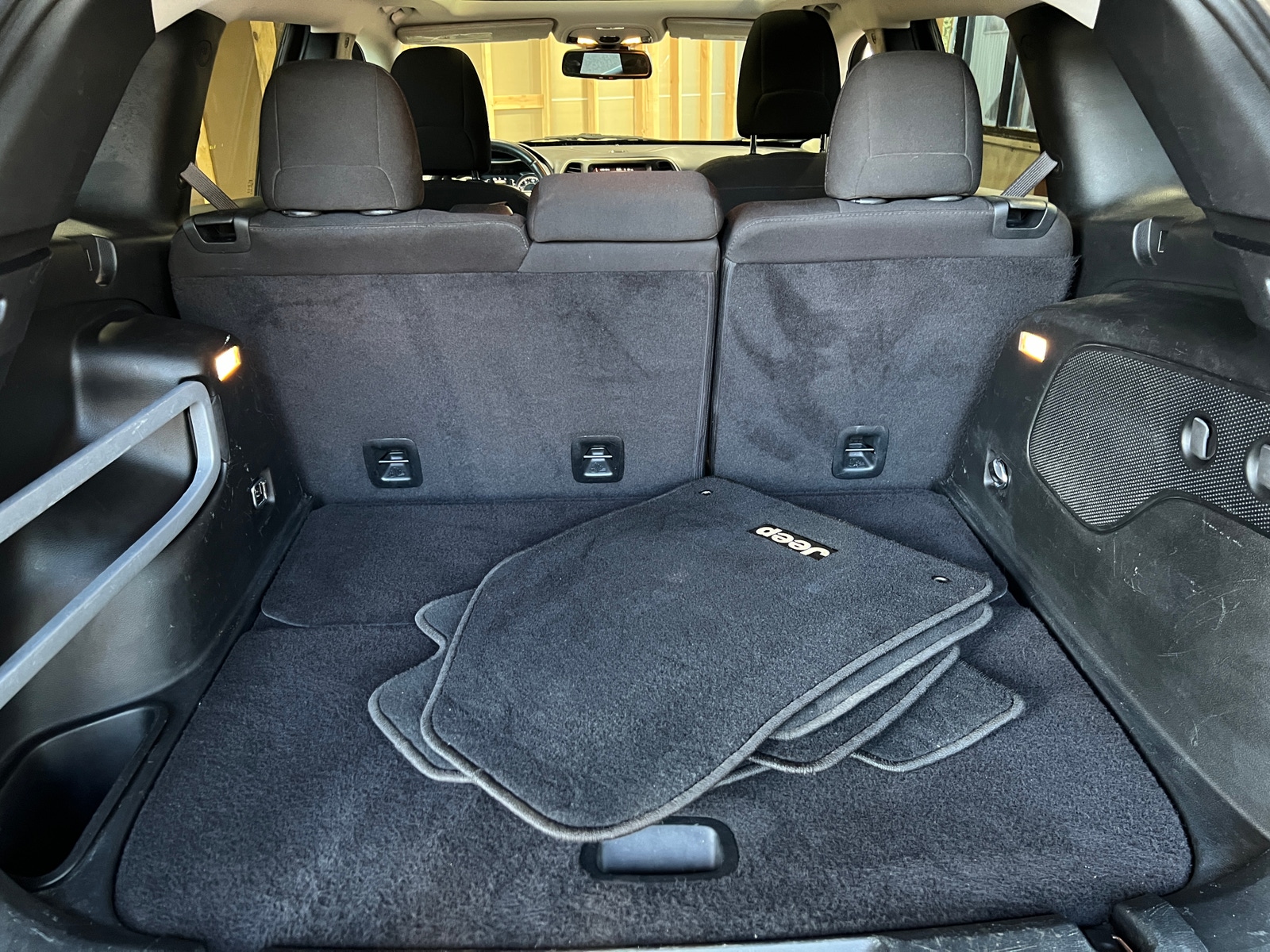 Thumbnail: 2016 Jeep Cherokee - 7