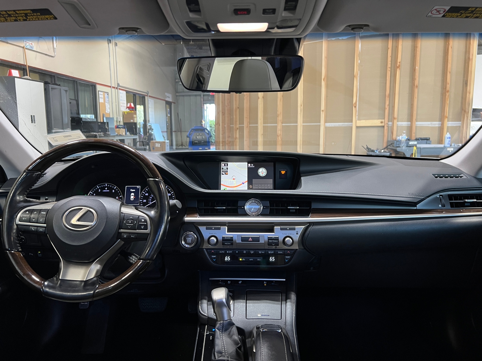 Thumbnail: 2017 Lexus ES - 3