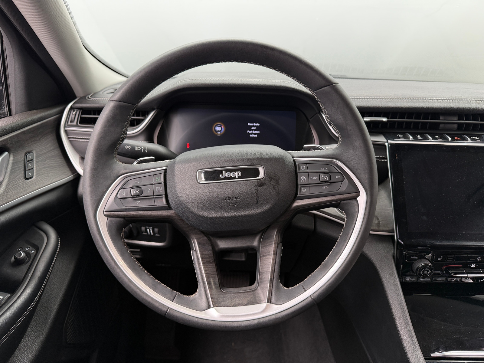 Thumbnail: 2023 Jeep Grand Cherokee L - 4
