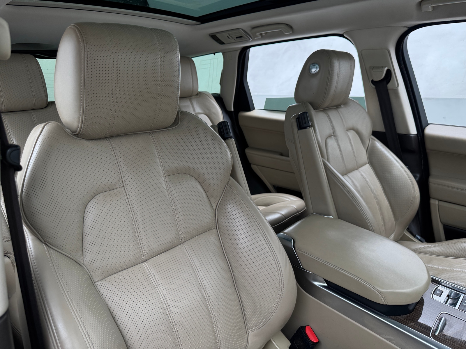 Thumbnail: 2016 Land Rover Range Rover Sport - 2