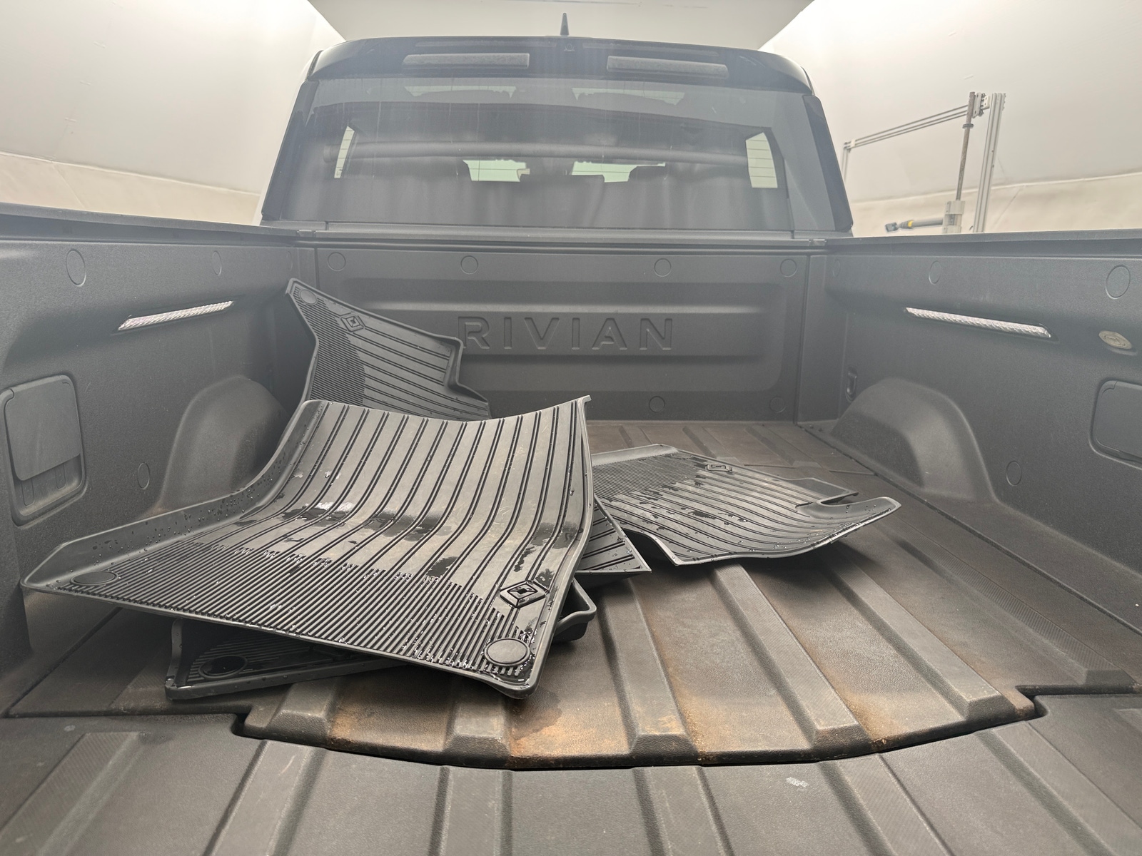 Thumbnail: 2024 Rivian R1T - 6