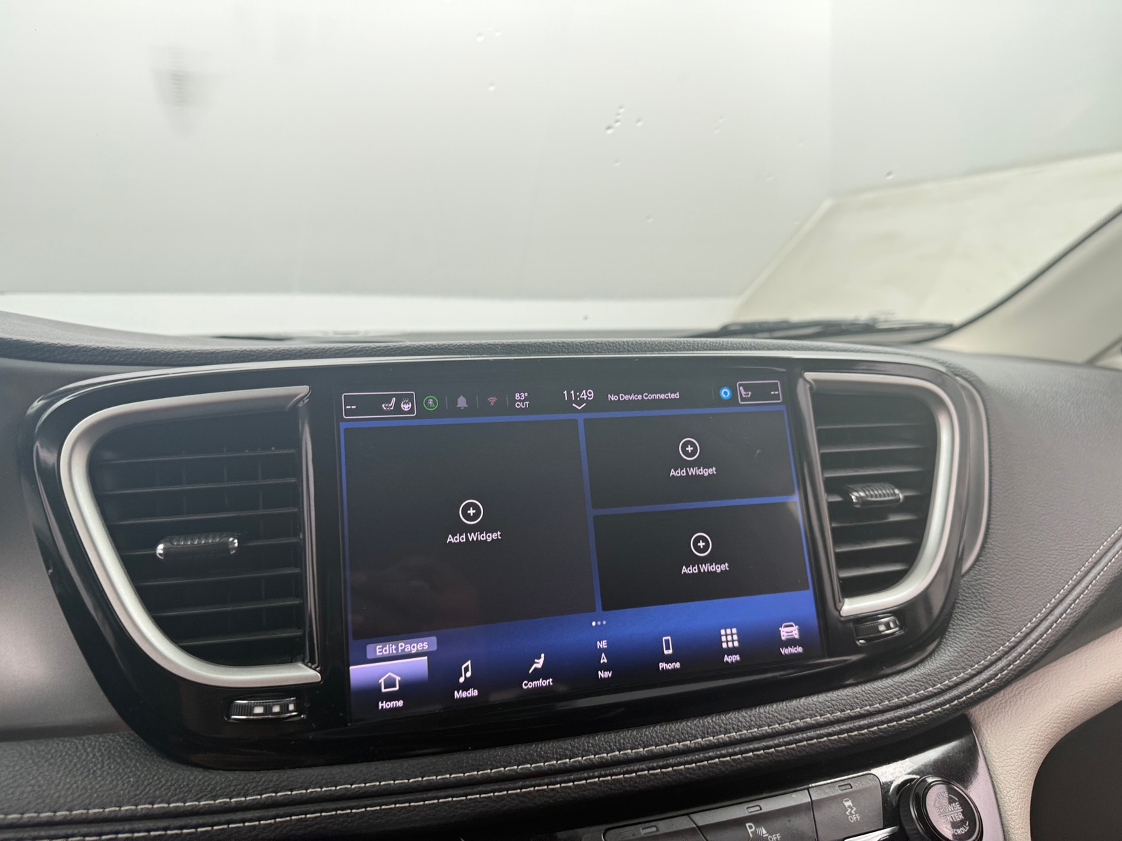 Thumbnail: 2024 Chrysler Pacifica - 3