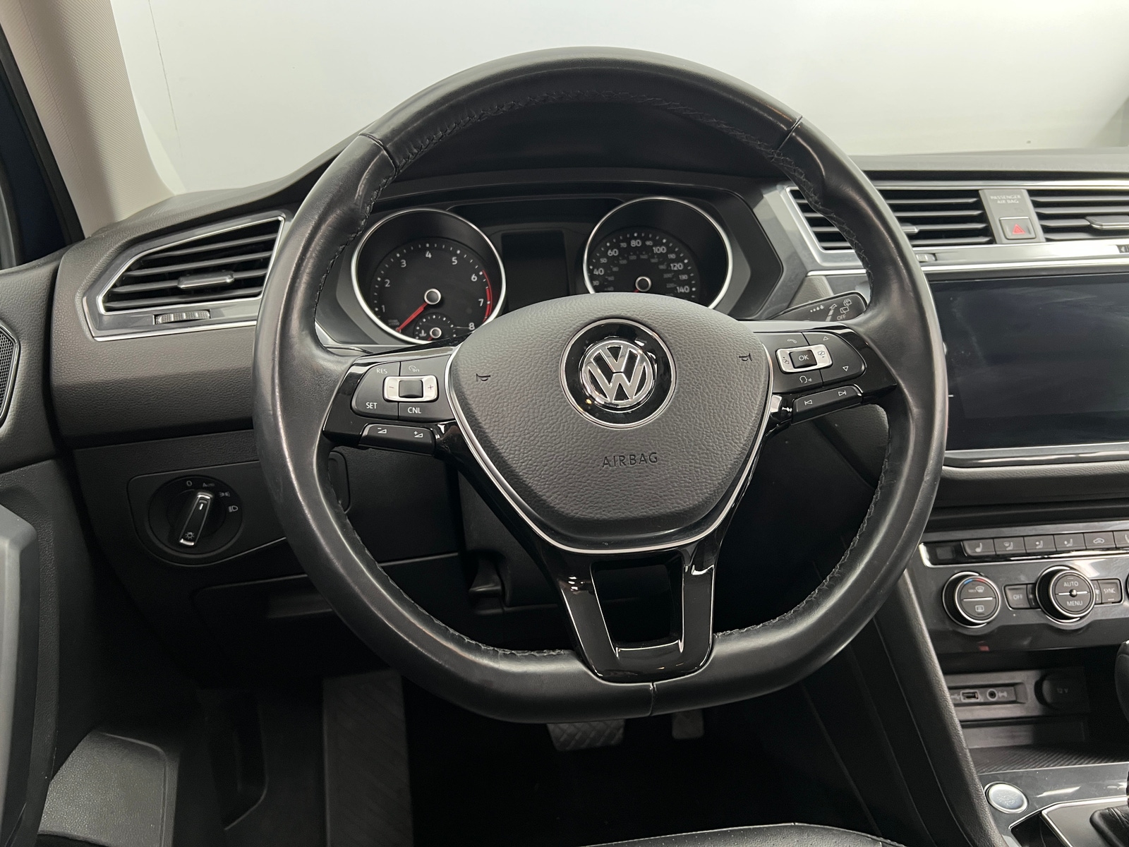 Thumbnail: 2018 Volkswagen Tiguan - 4
