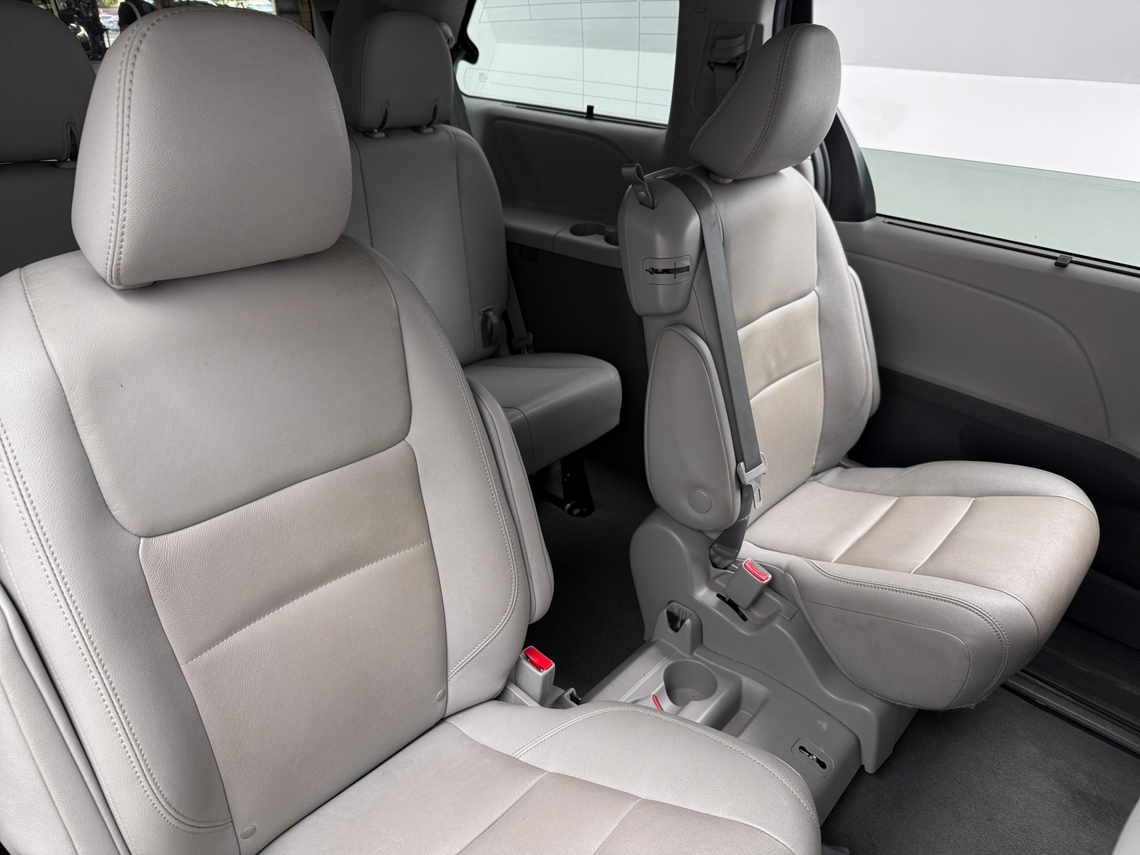 Thumbnail: 2020 Toyota Sienna - 5