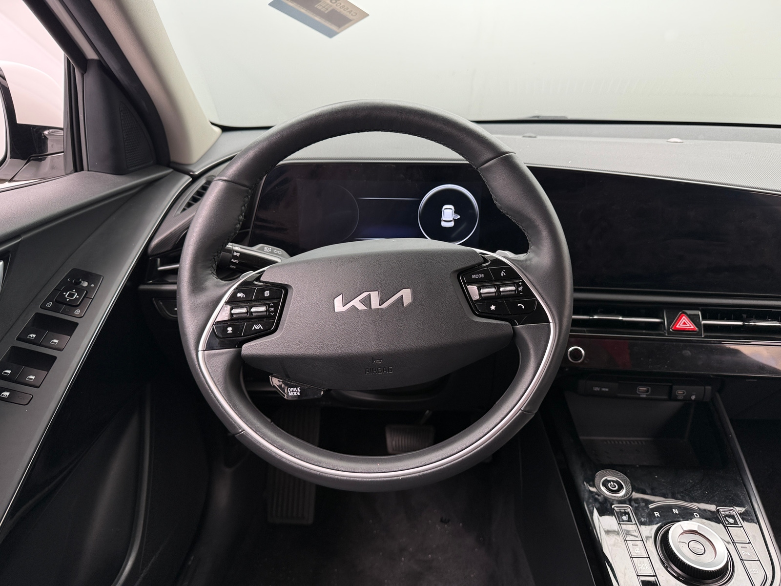 Thumbnail: 2023 Kia Niro - 4