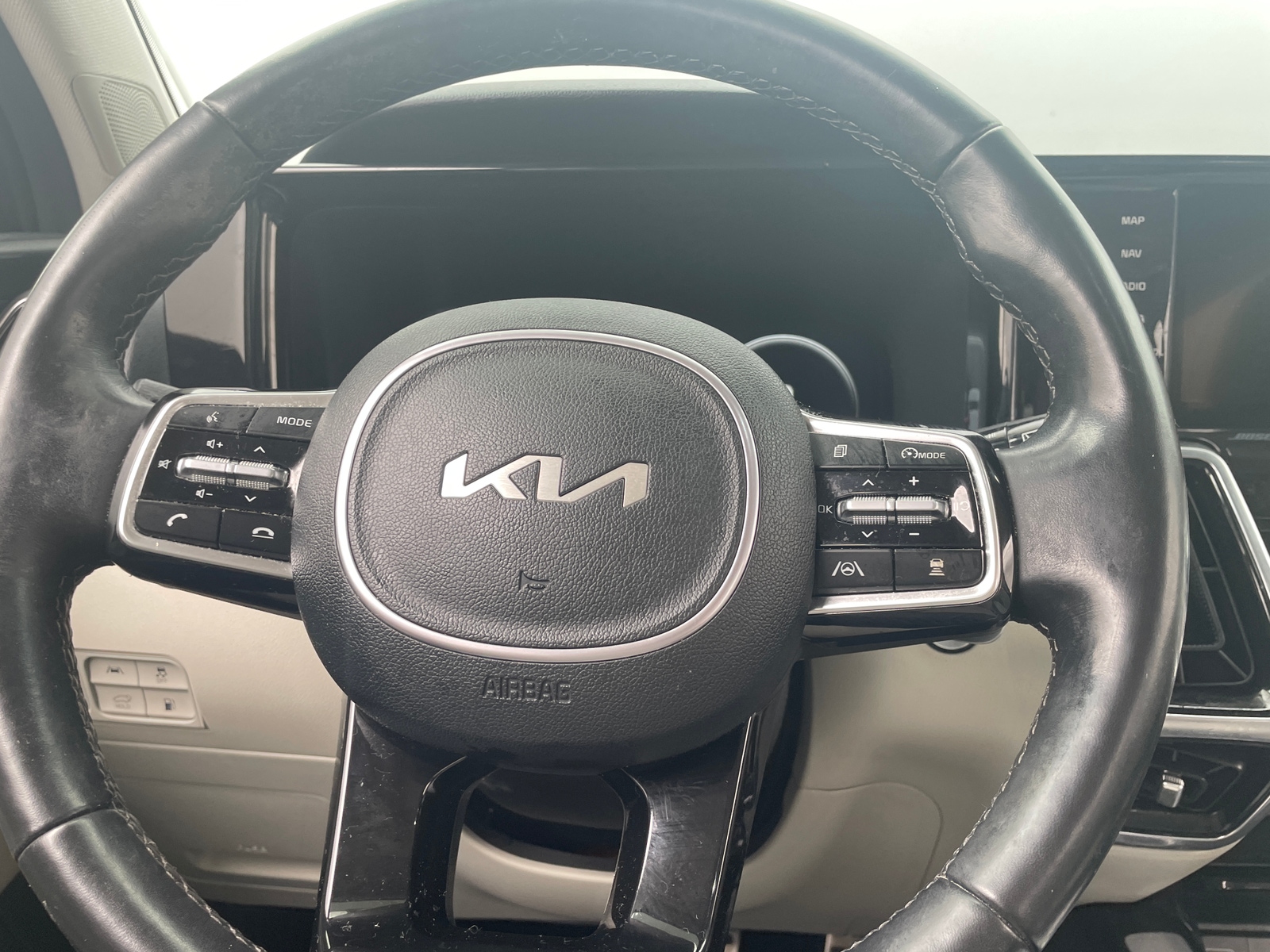 Thumbnail: 2023 Kia Sorento - 4
