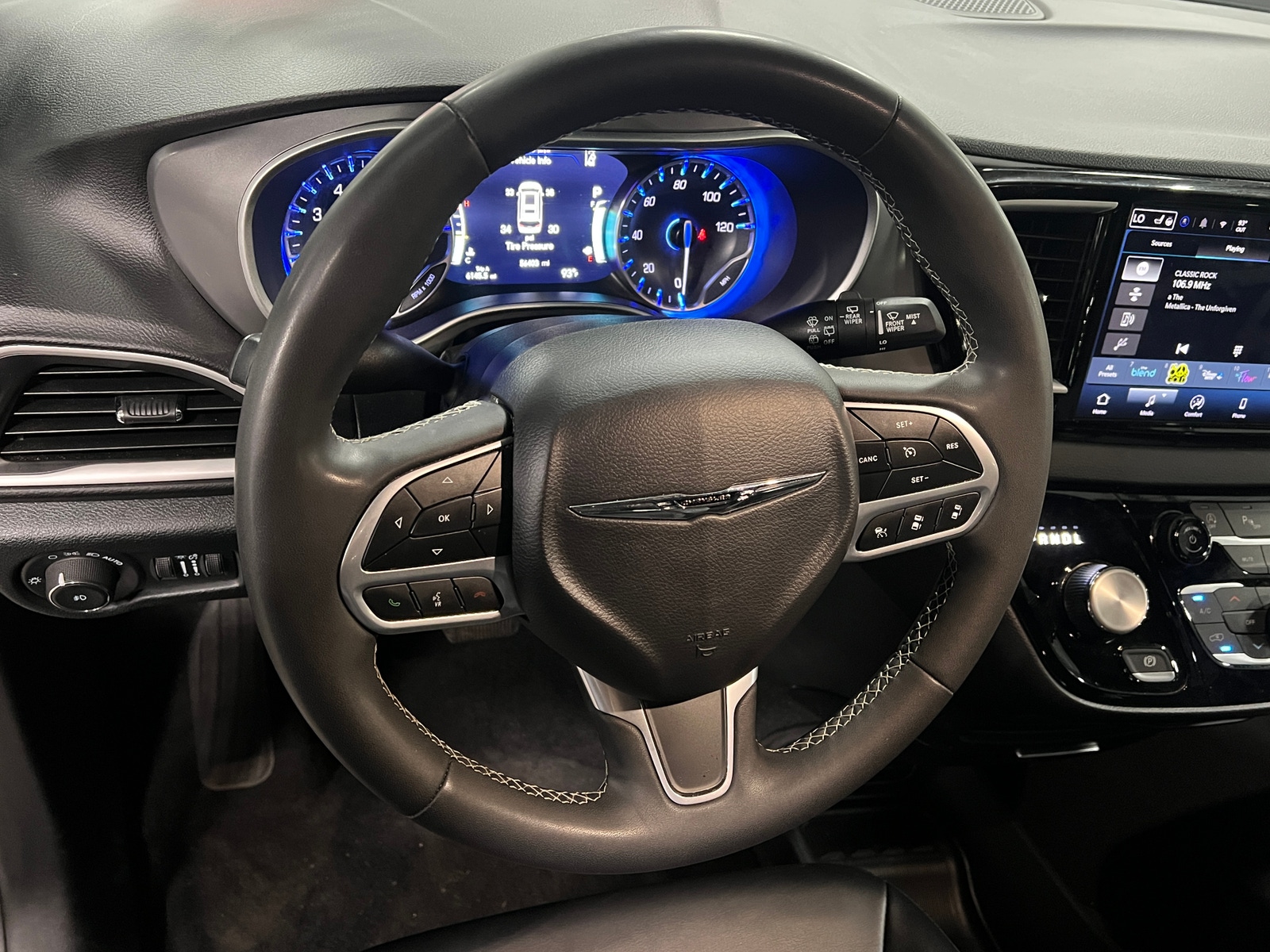 Thumbnail: 2025 Chrysler Pacifica - 4