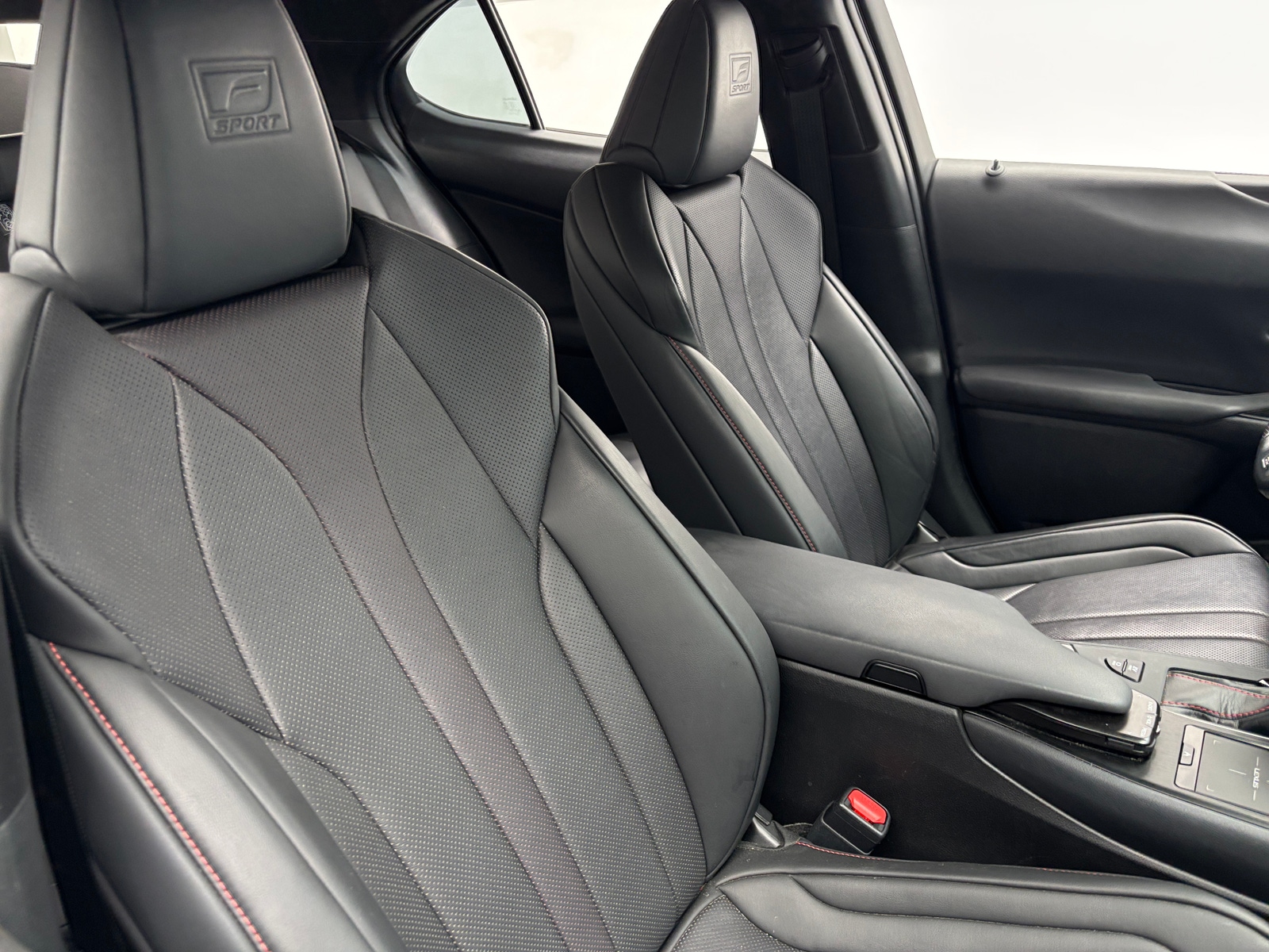 Thumbnail: 2020 Lexus UX - 2