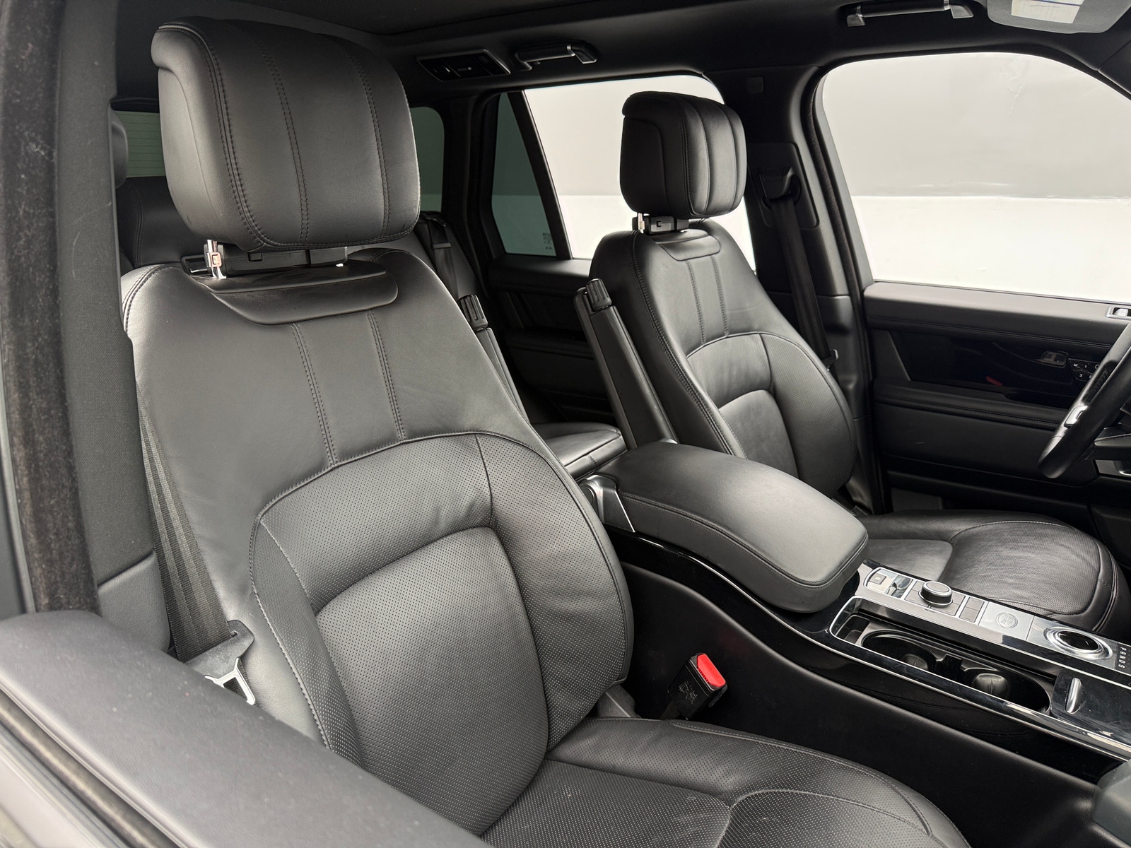Thumbnail: 2020 Land Rover Range Rover - 2