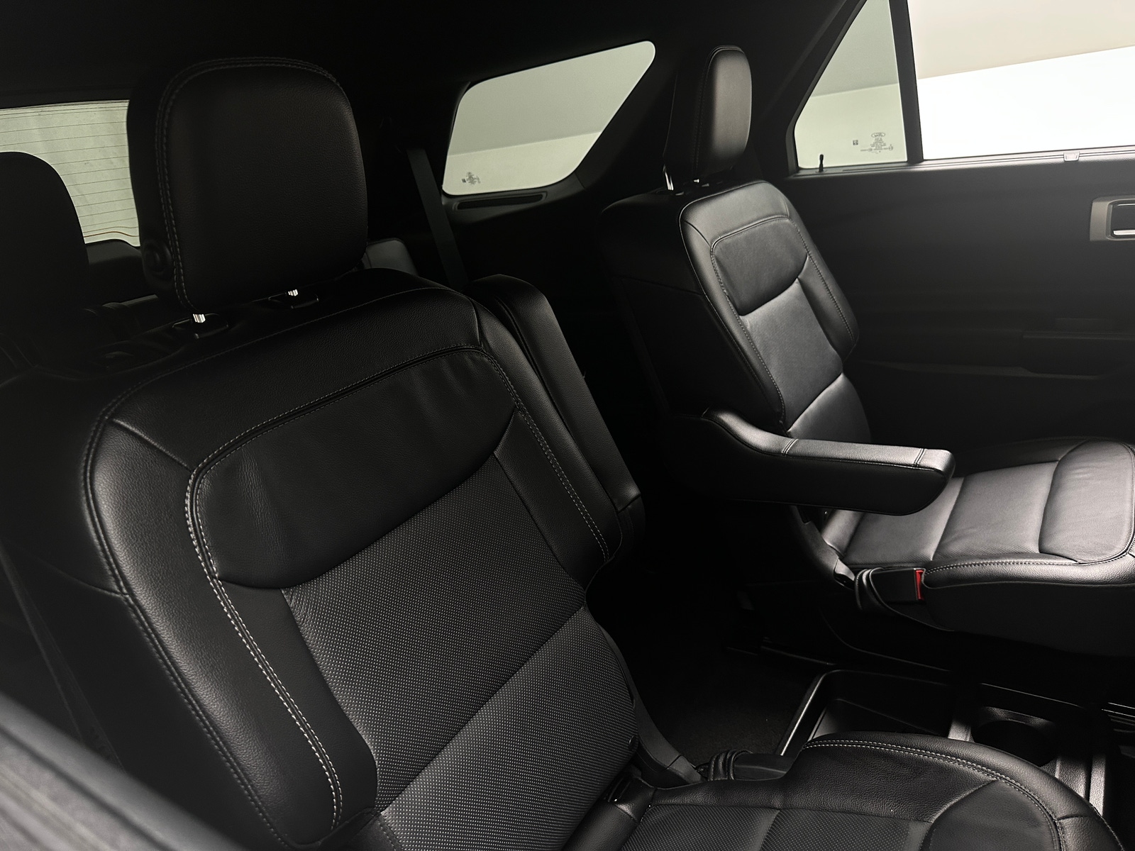 Thumbnail: 2020 Ford Explorer - 5