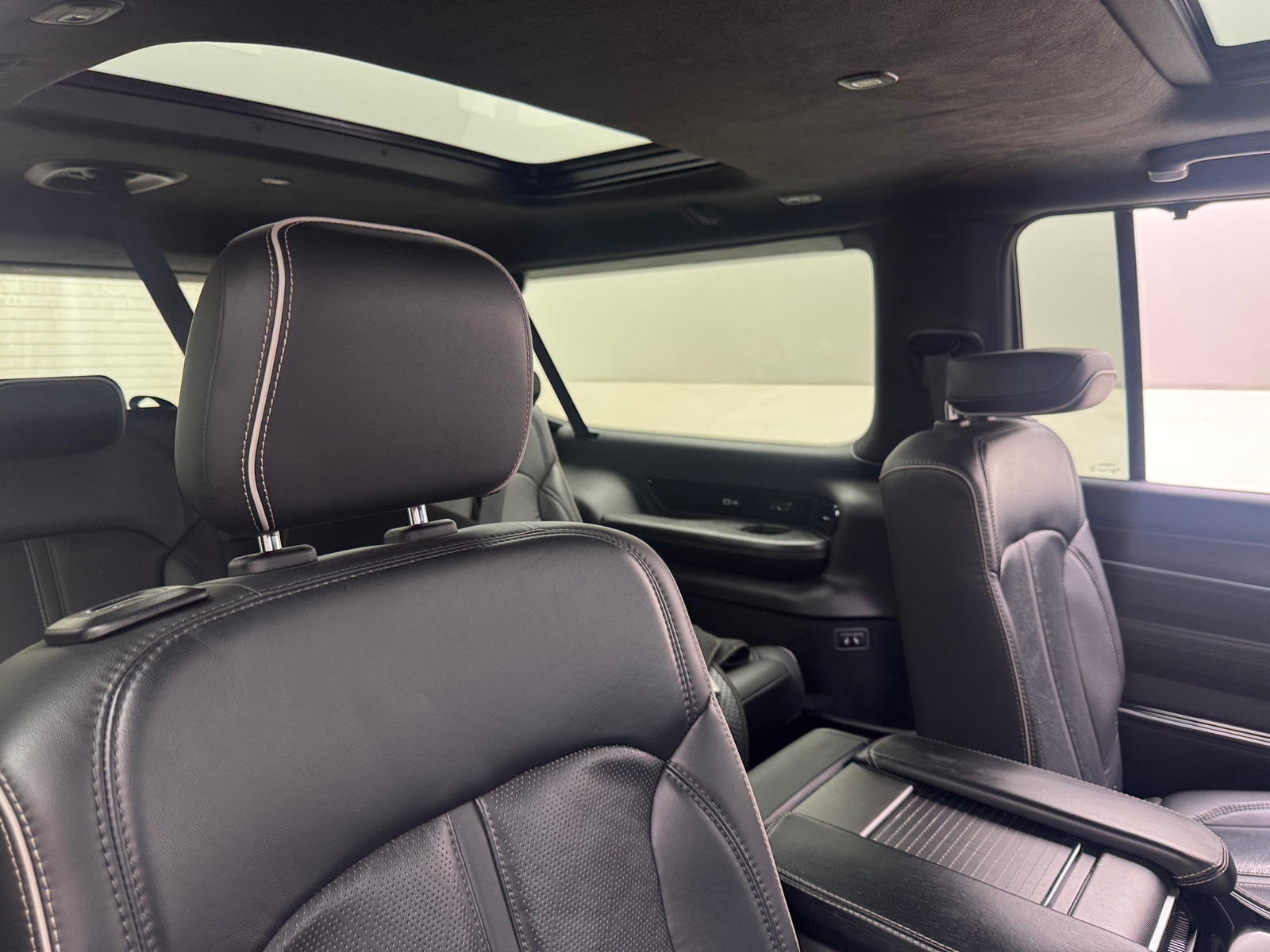 Thumbnail: 2024 Jeep Grand Wagoneer L - 5