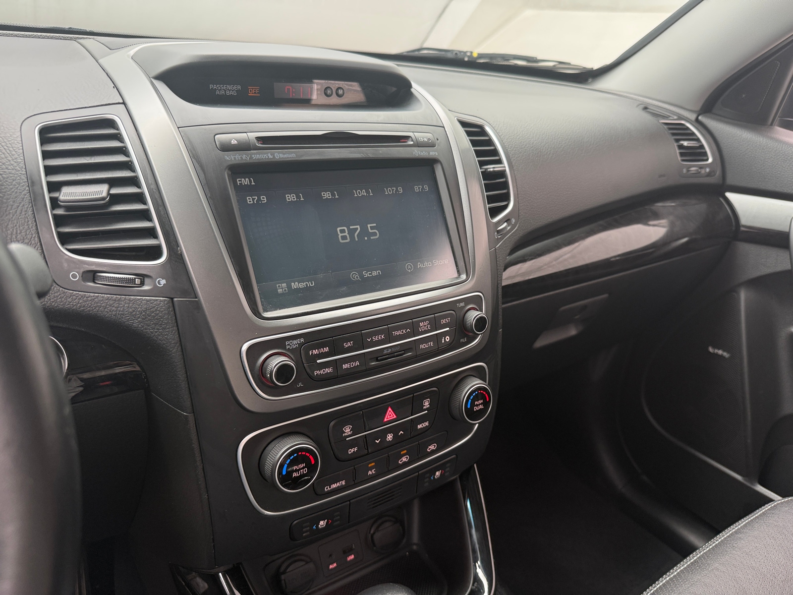 Thumbnail: 2015 Kia Sorento - 3