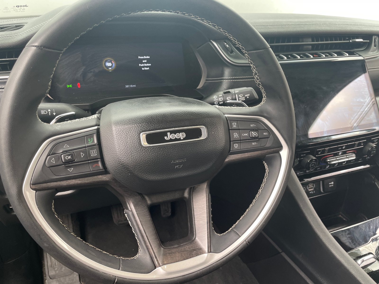 Thumbnail: 2023 Jeep Grand Cherokee L - 4