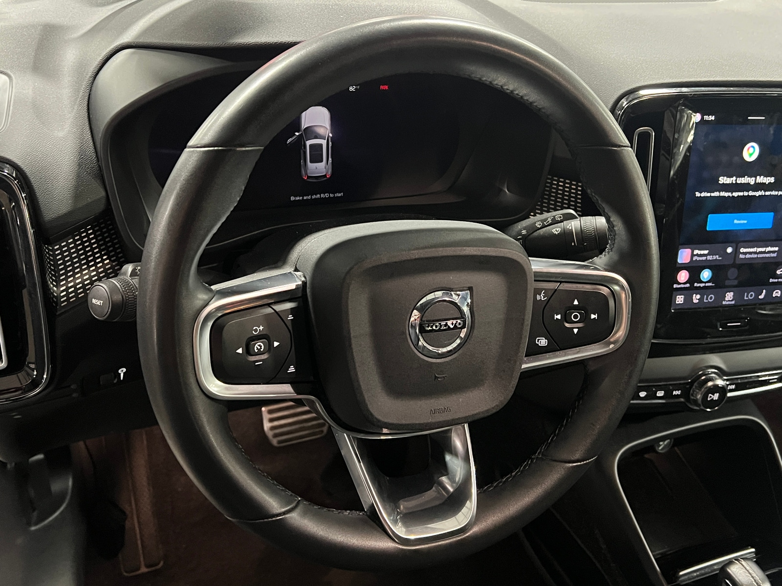 Thumbnail: 2022 Volvo XC40 - 5