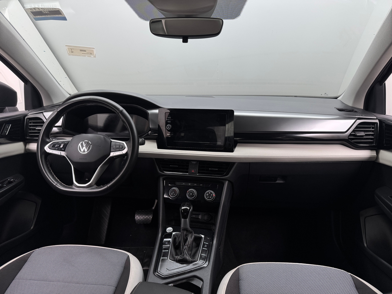 Thumbnail: 2025 Volkswagen Taos - 3