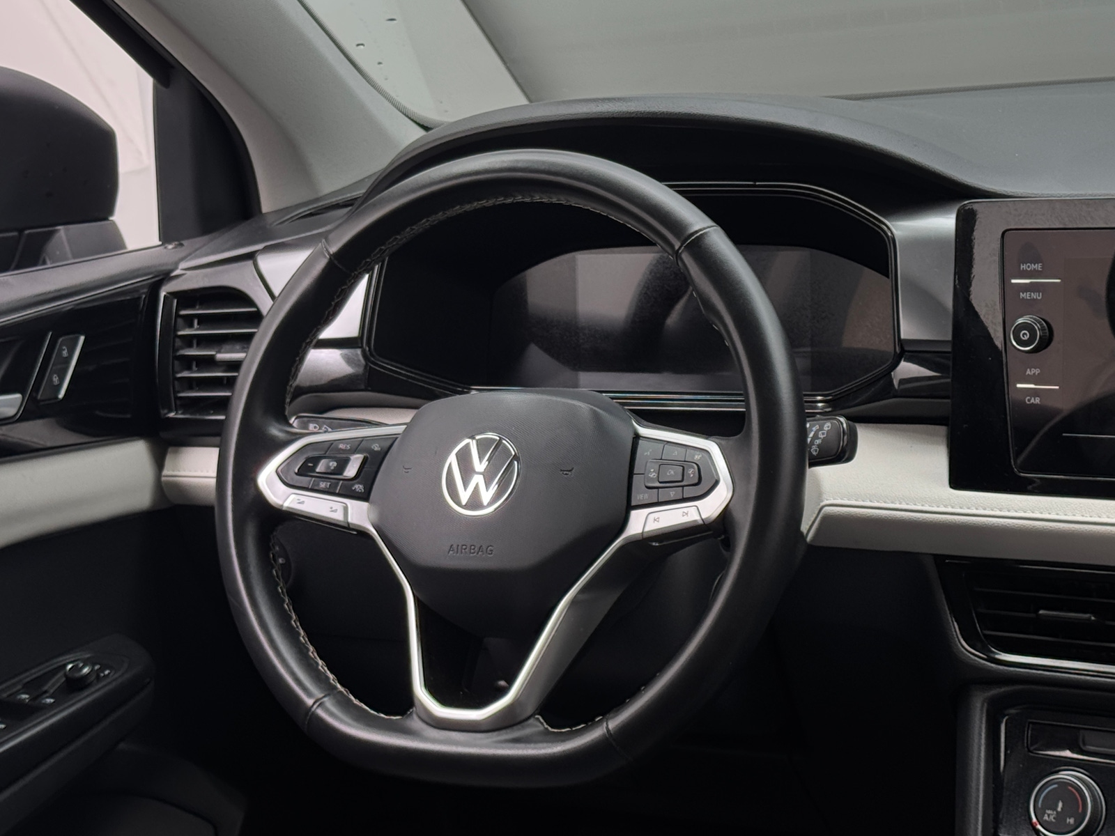 Thumbnail: 2025 Volkswagen Taos - 5