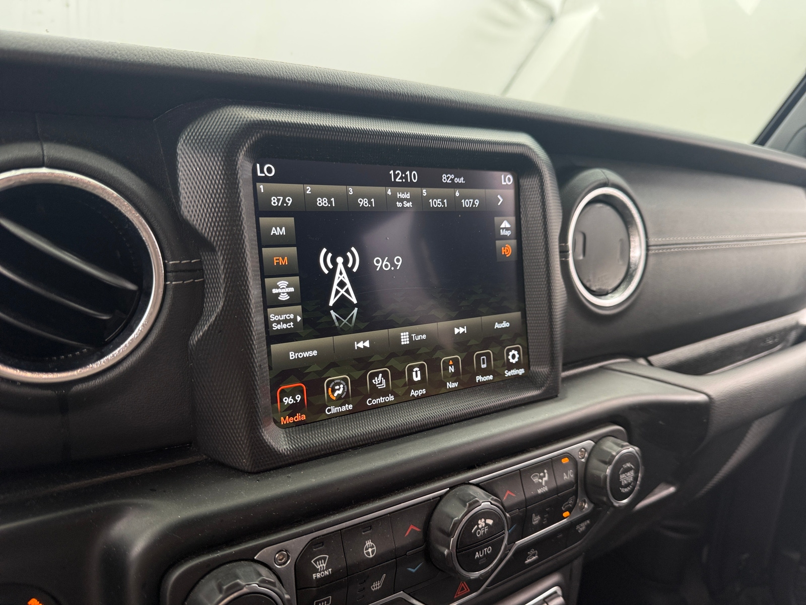 Thumbnail: 2021 Jeep Wrangler - 3