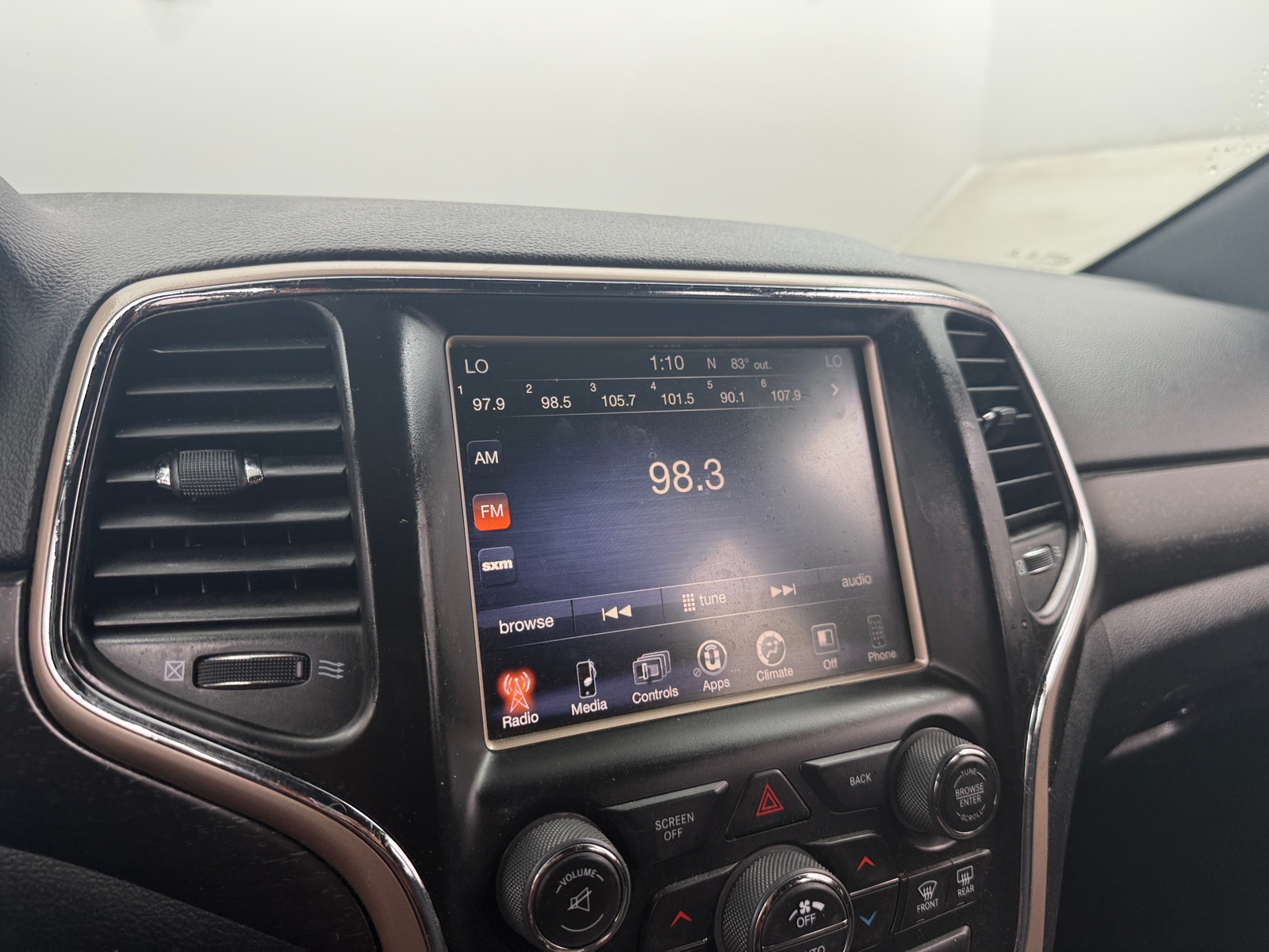 Thumbnail: 2015 Jeep Grand Cherokee - 4