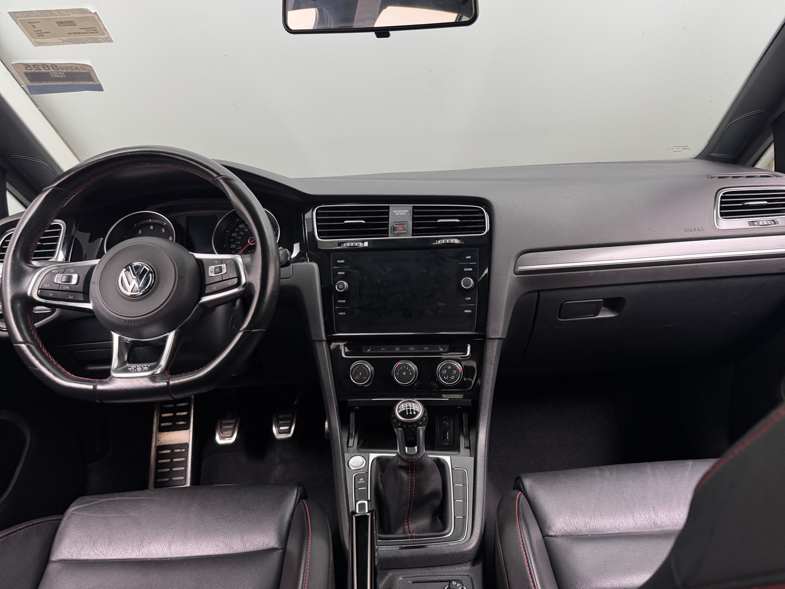 Thumbnail: 2018 Volkswagen Golf - 3