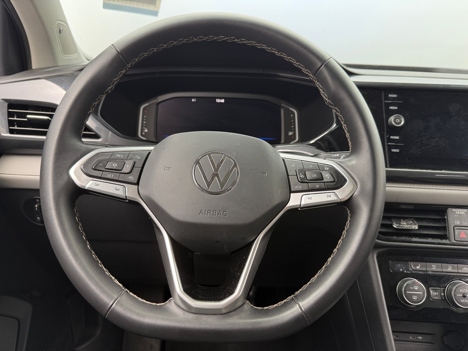 Thumbnail: 2023 Volkswagen Taos - 4