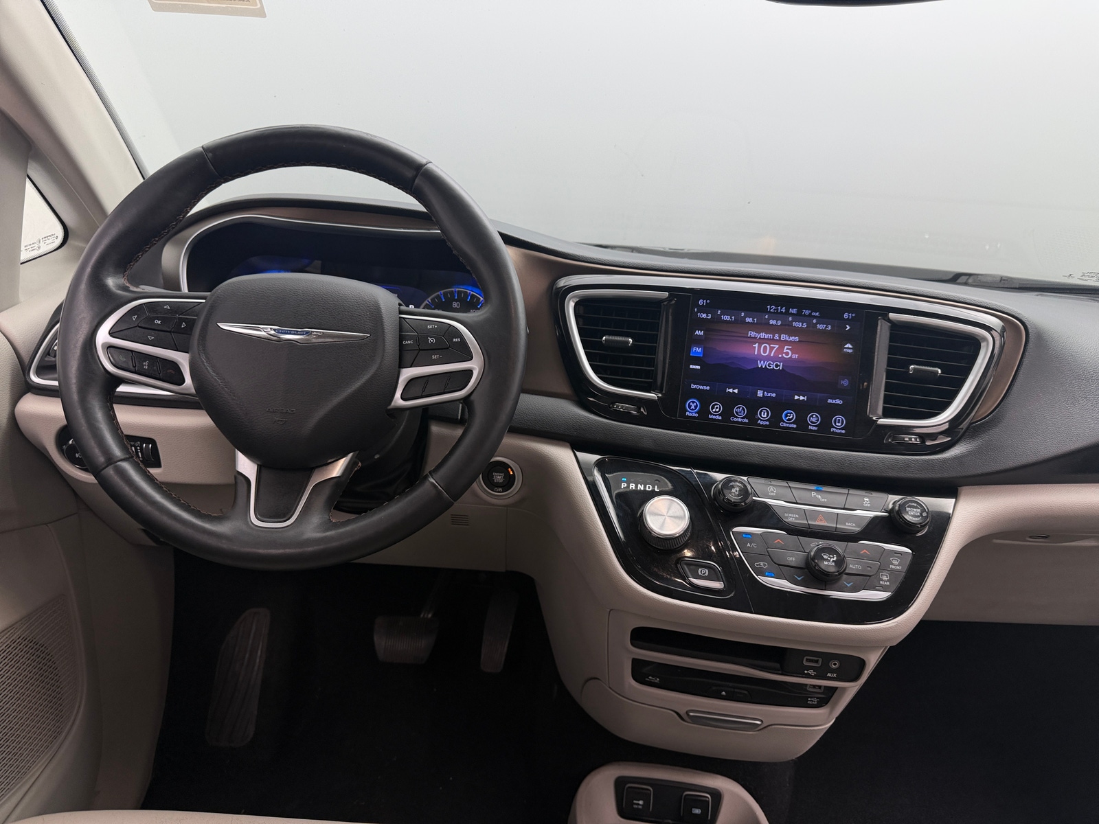 Thumbnail: 2017 Chrysler Pacifica - 4