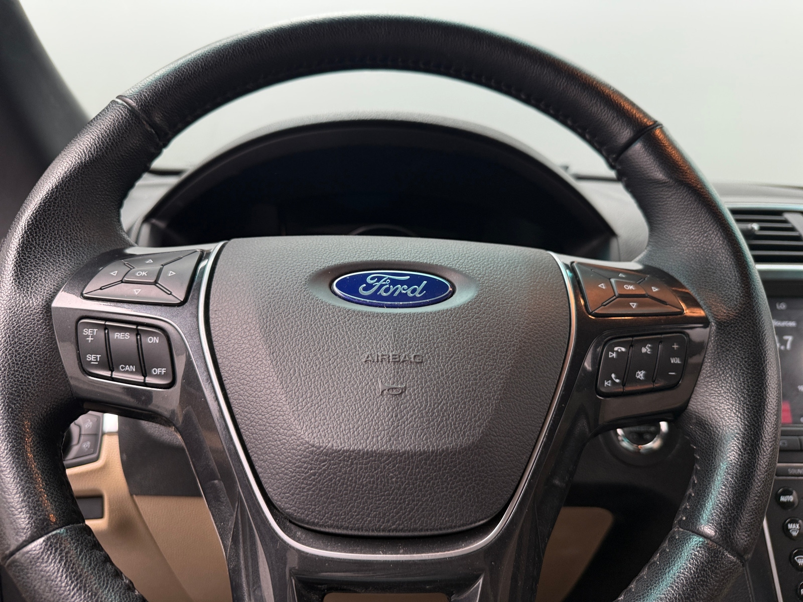 Thumbnail: 2017 Ford Explorer - 4