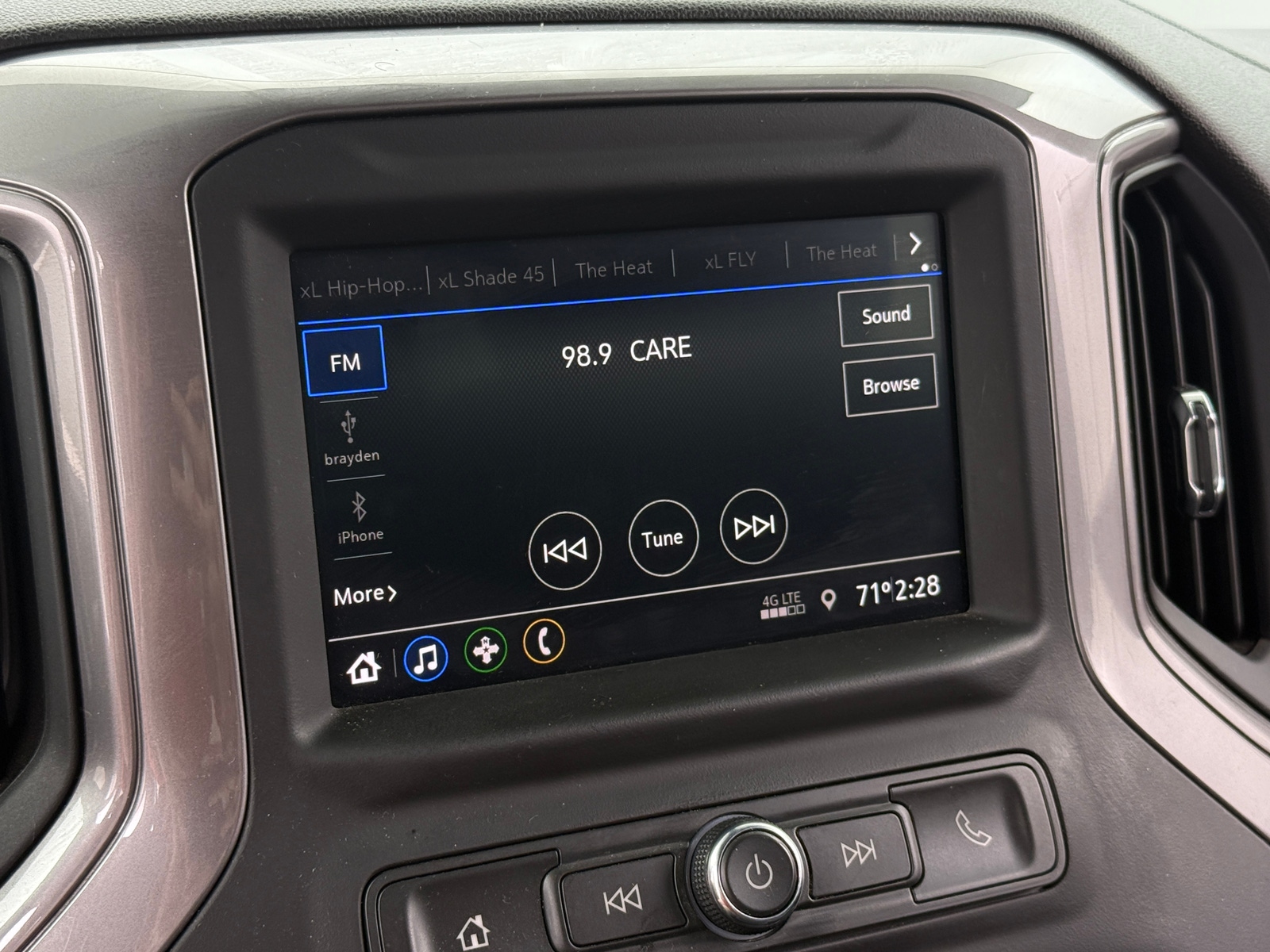 Thumbnail: 2021 Chevrolet Silverado 1500 - 4