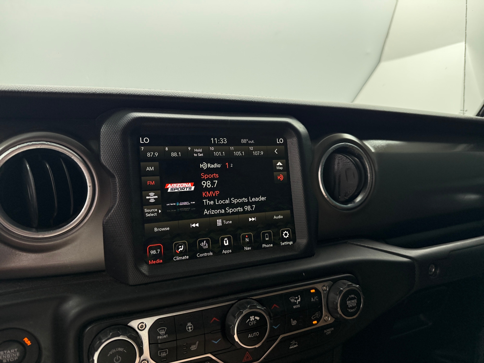 Thumbnail: 2023 Jeep Gladiator - 3