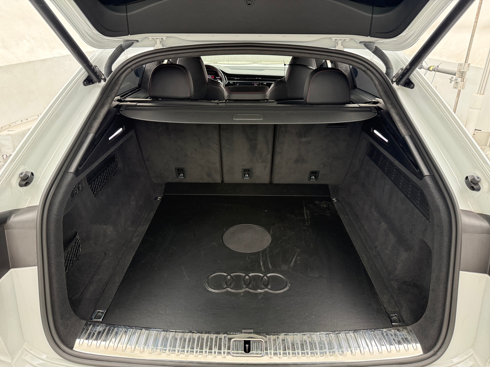 Thumbnail: 2021 Audi RS Q8 - 6