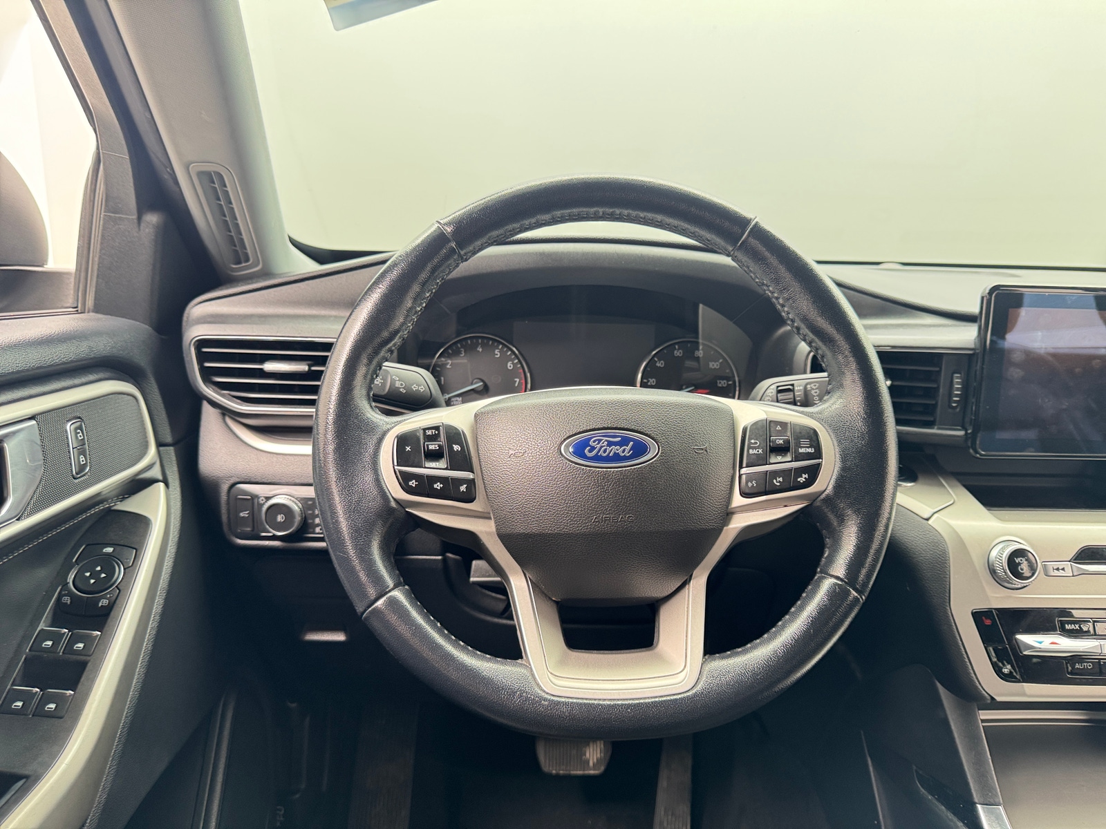 Thumbnail: 2022 Ford Explorer - 4