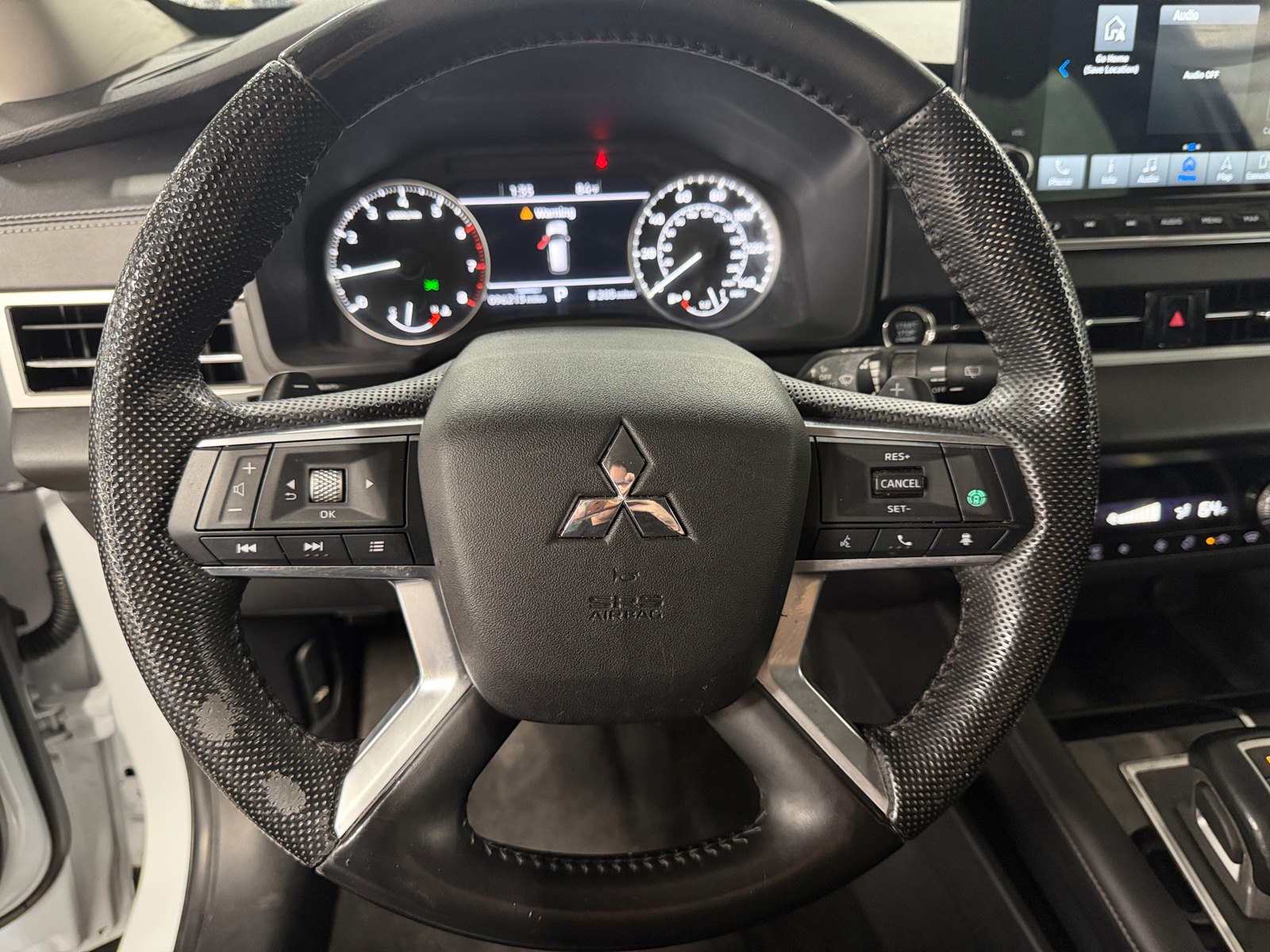 Thumbnail: 2023 Mitsubishi Outlander - 4