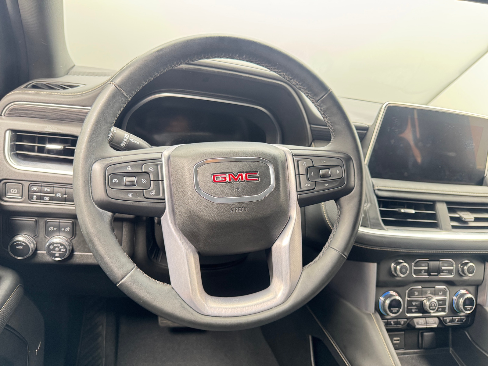 Thumbnail: 2023 GMC Yukon - 4